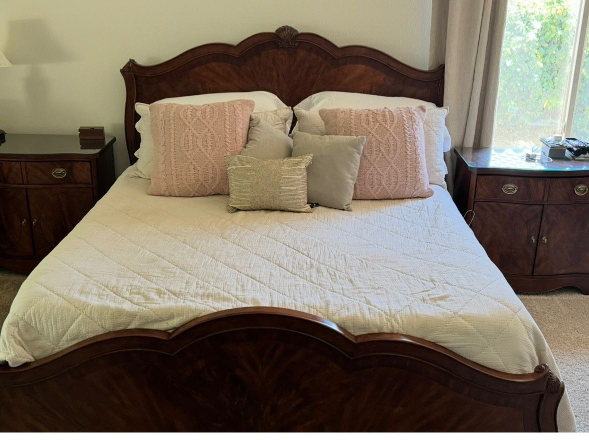 Broyhill Bedroom Set 