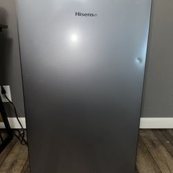 Hisense 3.3 Cu. Ft. Single Door Mini Fridge