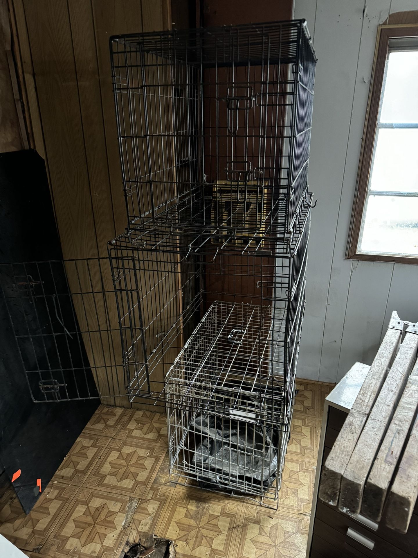 3 Dog Crates With Pans