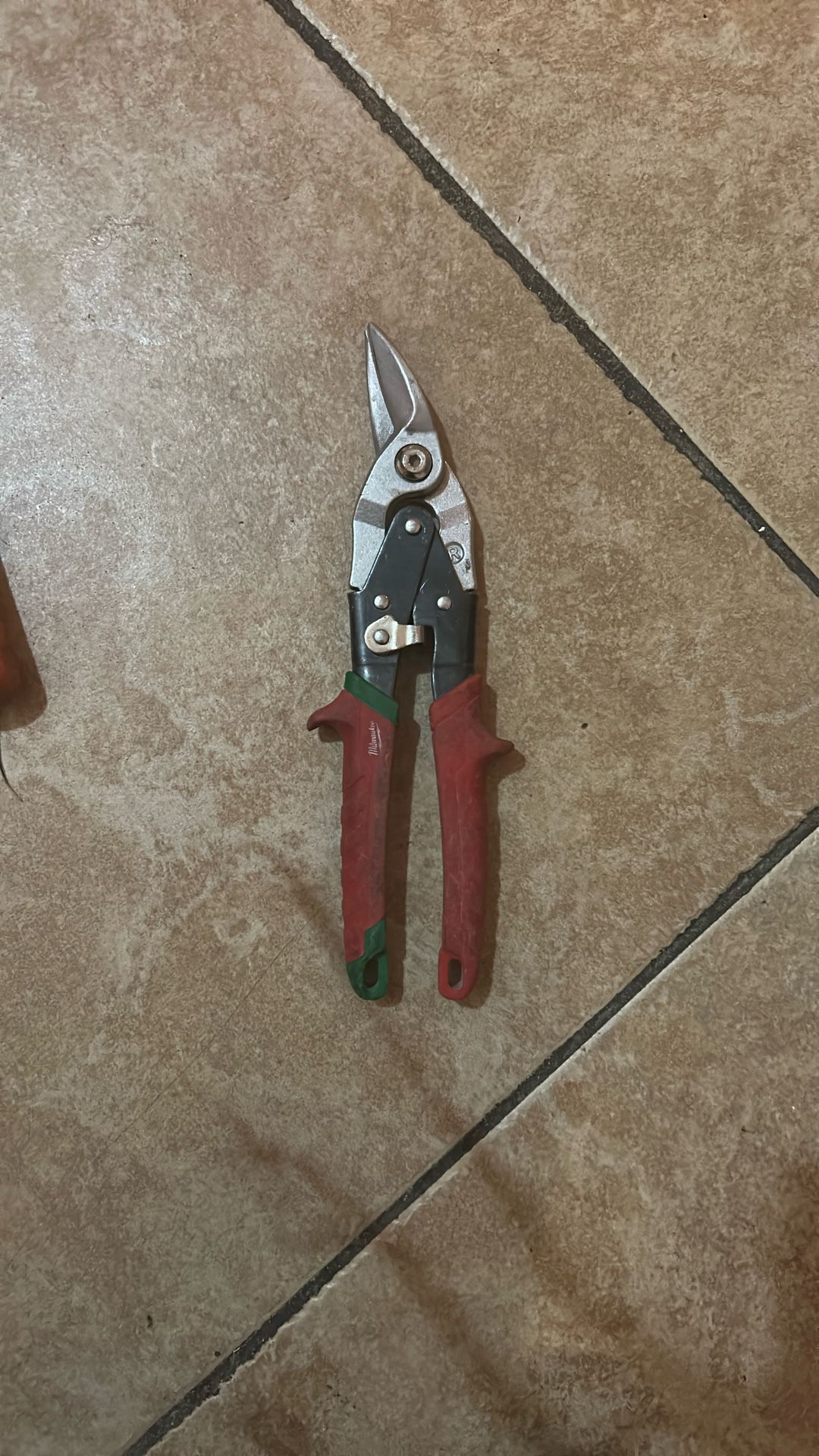 Milwaukee Right Cutting Aviation Snips, model number 48-22-4520