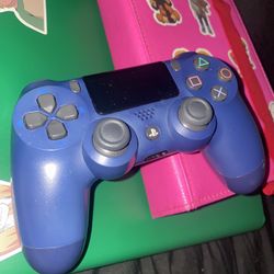 Ps4 BLUE CONTROLLER STILL FEELS BRAND NEW 