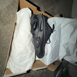 Nike Noctas size 12 