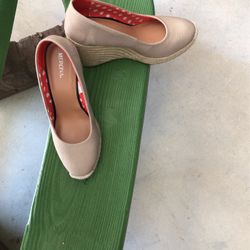 Beige Shoes Size 8 1/2.