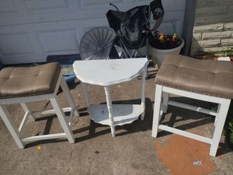 nice cushion chair set w.table