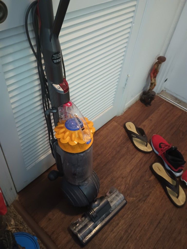 Dyson Dc 40. Vacuum Cleaner for Sale in Stuart, FL OfferUp