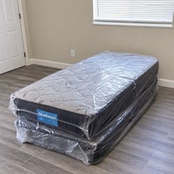 Twin regular mattress and box spring new