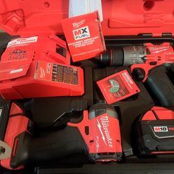 MilwaukeeM18 FUEL 18V Lithium-Ion Brushless Cordless Hammer Drill and Impact Driver Combo Kit (2-Tool) with 2 Batteries