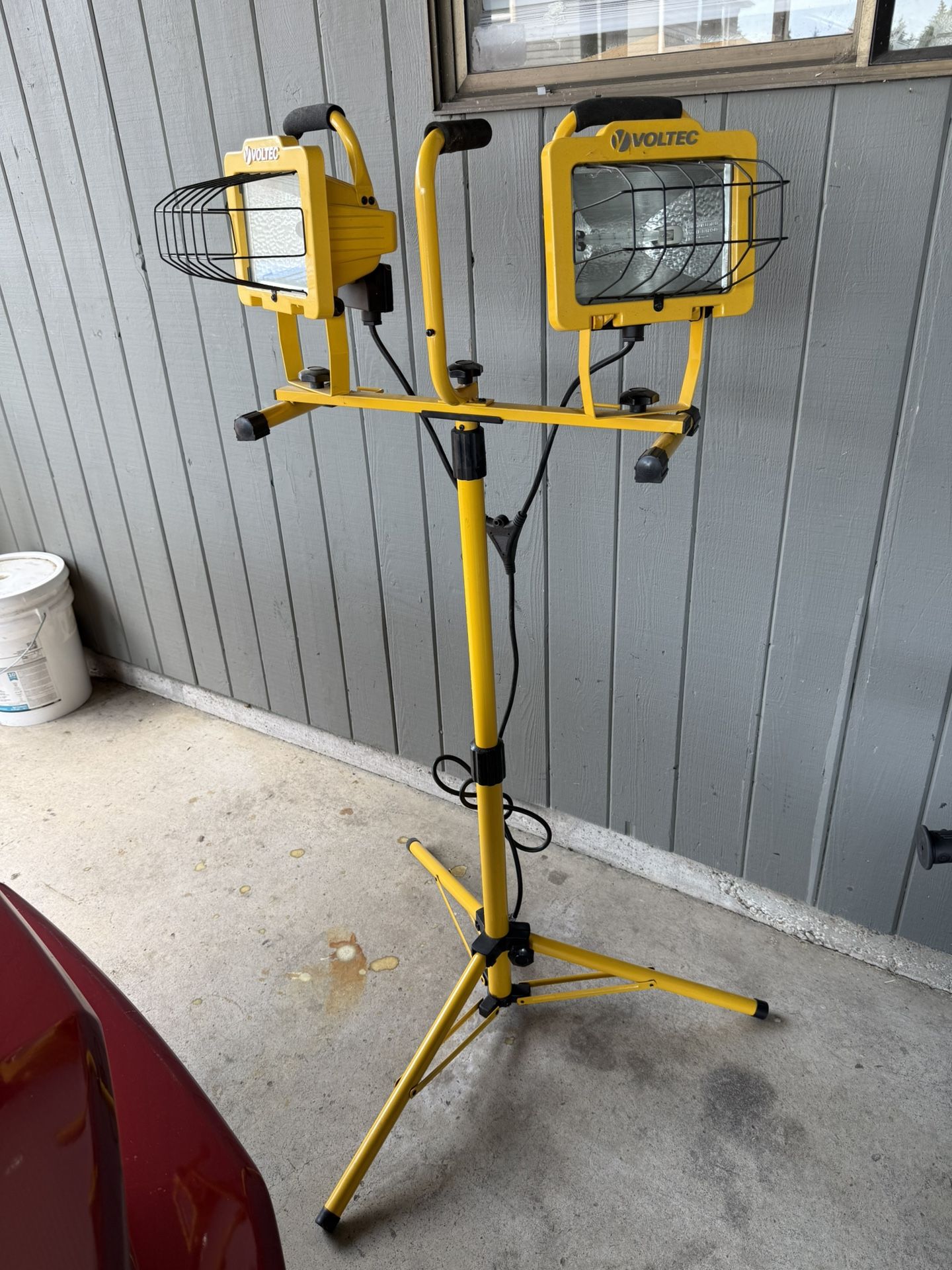 Voltec 2-Halogen Work Light - 5ft Tri Pod Stand