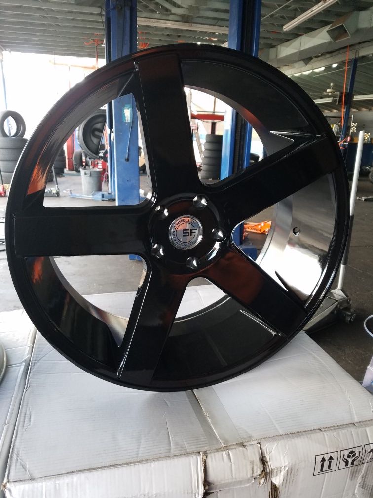 24 inch STREET FORCE WHEELS 5 lug $900