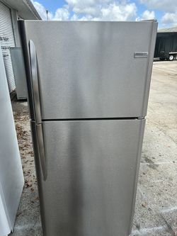REFRIGERATOR FRIGIDAIRE 30” stainless steel