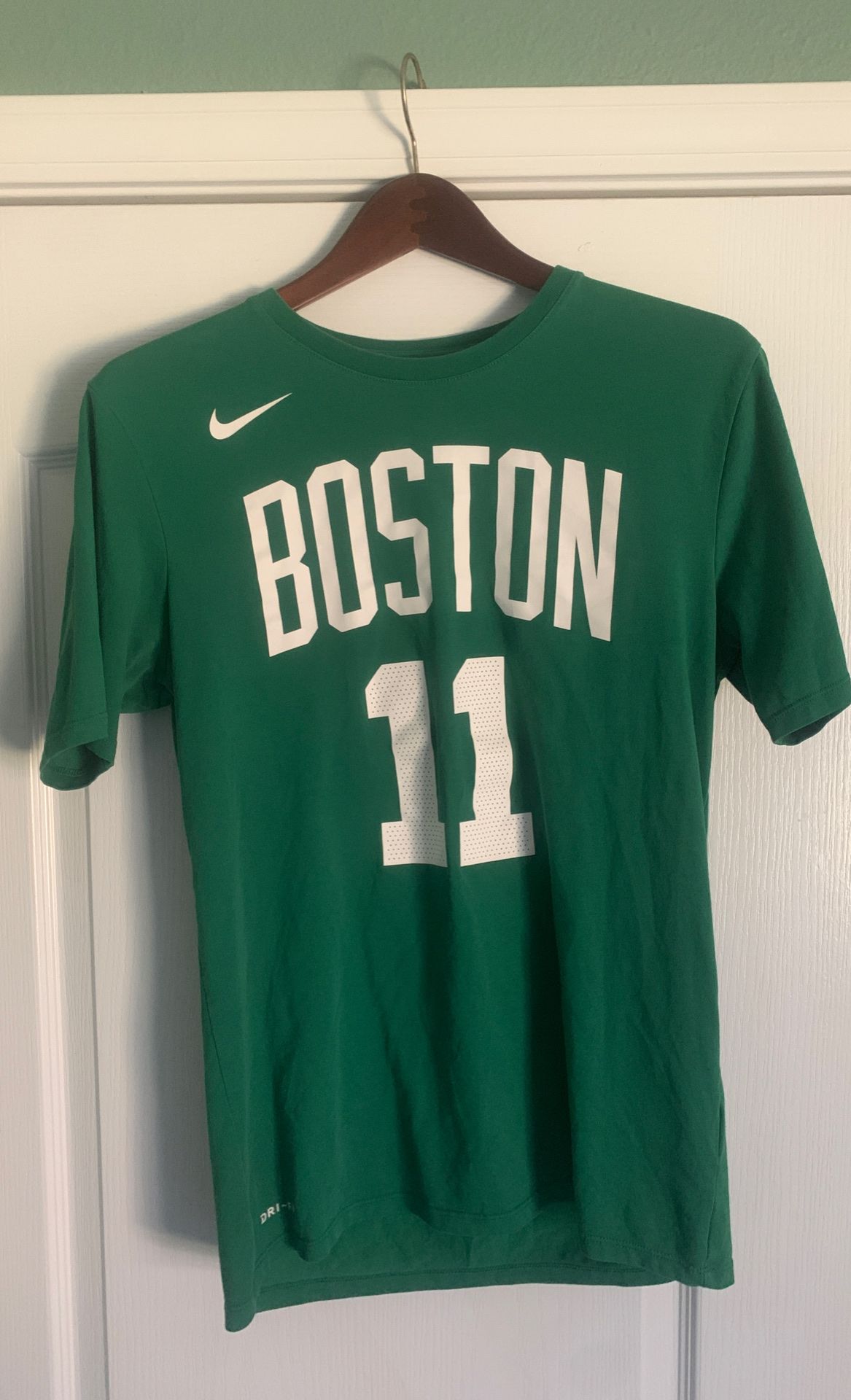 Kyrie Irving jersey shirt