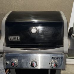 Black Weber Spirit E-330 Lp Gas Grill + 2 Propane Tanks