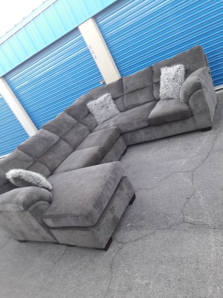 Comfortable sectional couch Gray Ashley,