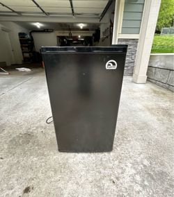 IGLOO Mini Fridge