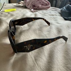 PRADA sun with case