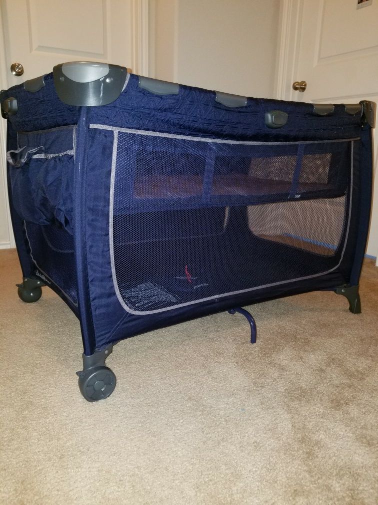 Eddie bauer 2025 portable crib