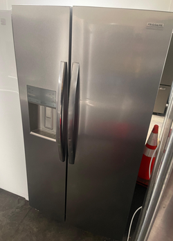 Frigidaire Gallery Side‑by‑Side Fridge – Stainless, Ice/Water Dispenser