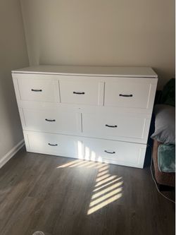 Hide a bed like a Murphy bed