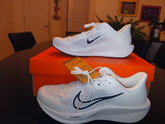 Men Nike Quest 6 Sz 9.5