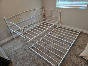 Twin Day Bed With Trudle Bed