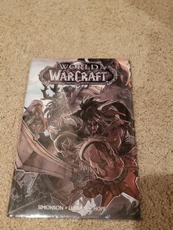 WORLD OF WARCRAFT HARDCOVER AND BLIZZ CON POSTCARD BOOK