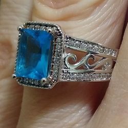 Gorgeous 🆕 Emerald Cut London Blue Topaz Ring 💍 SIZE 6! 💙