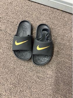 Size 10  Nike toddler sandals