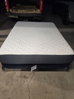 Metal Queen Bedframe With Memory Foam Mattress & Box Spring 🌱