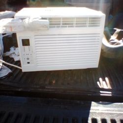 Brand New AC Comes With Box GE Appliance 6000btu