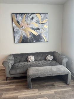 GREY TUFTED COUCH