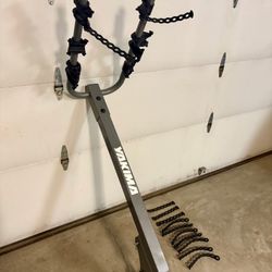 Bike rack - Yakima Holds 4 Bikes & Fits 2” Hitch (like new!)