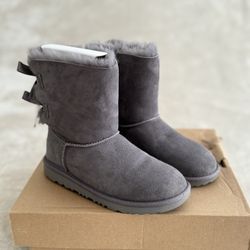 UGG SHORT BAILEY BOW II GREY GRAY WATER-RESISTANT SUEDE BOOTS SIZE US 4 WOMEN
