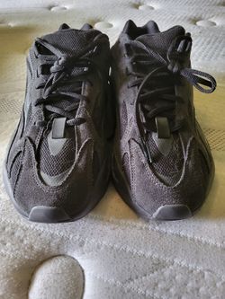 Yeezy Boost 700 V2 Vanta 2019