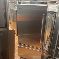 VIKING REFRIGERATOR 36” BILT IN 