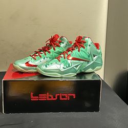 LEBRON XMAS 