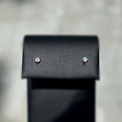 14k yellow gold stud white cz stone 0.22CTW earrings 0.3g