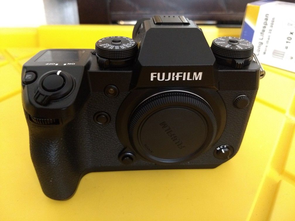 Fujifilm X-H1 camera body pristine condition. B cam that was not used