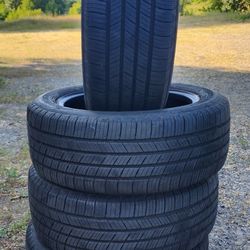 205/55R16 Michelin Defender 