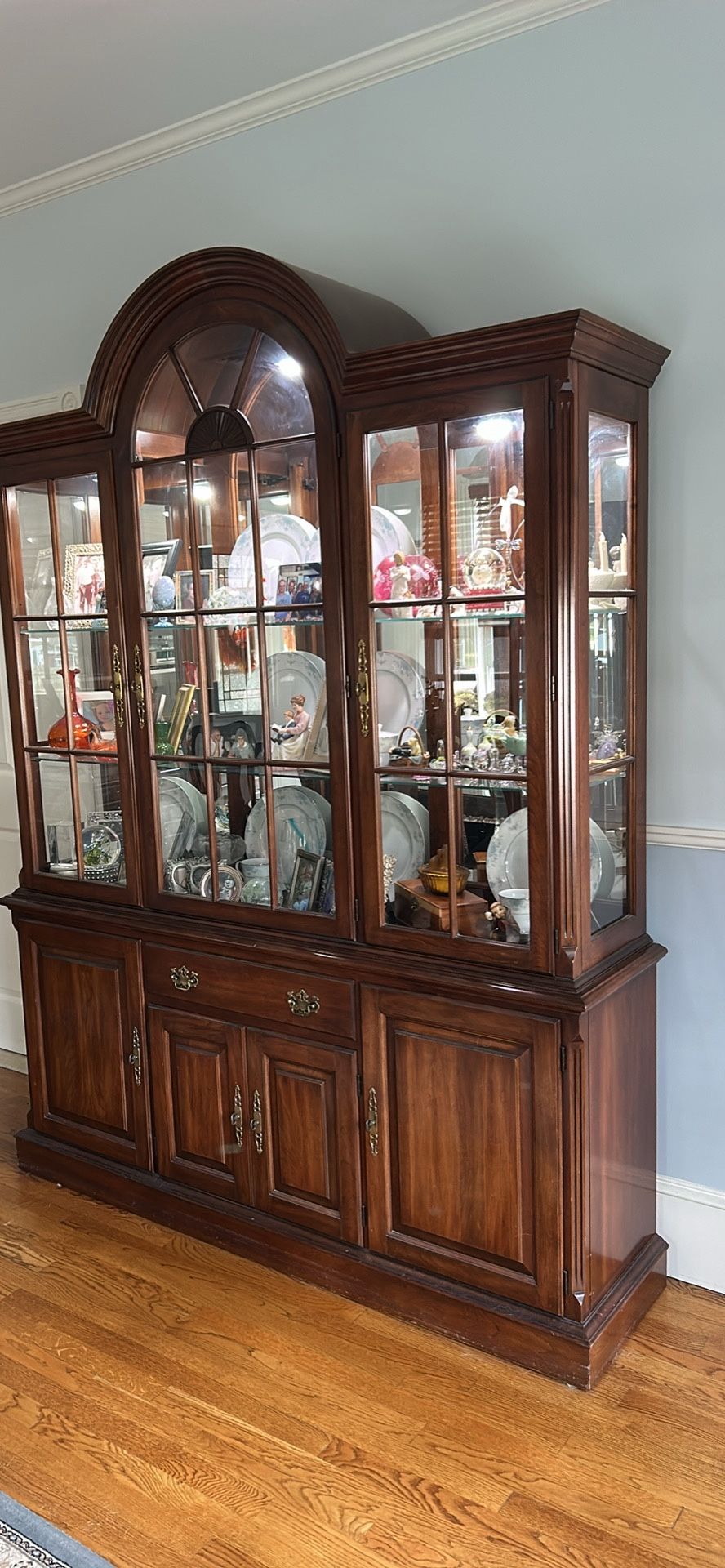 China Cabinet And Dinning Room Table And Chairs With Glass Top