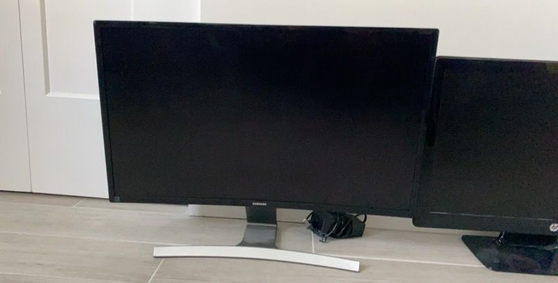 Samsung 27” curved monitor