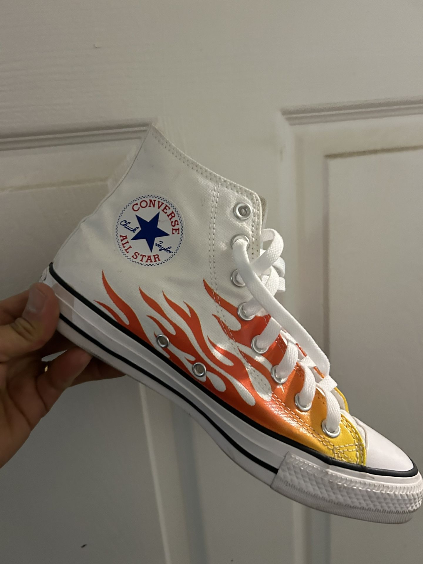 Converse Tennis Shoes 