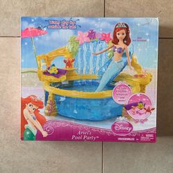 DISNEY - ARIEL’S  POOL PARTY PLAY SET 
