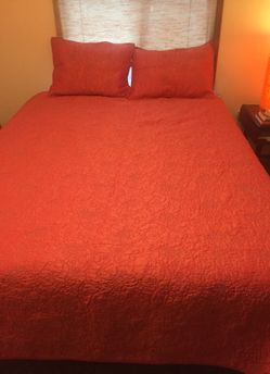 Bed spread and shams!