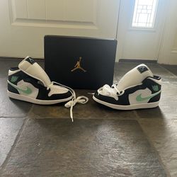 Mens Air Jordon 1 Mid’s