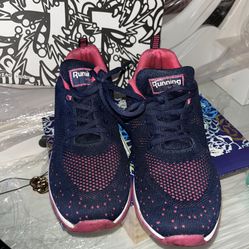 Women’s shoes size (9/9.5)