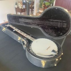 5-String Banjo with Remo Weatherking Head and Hard Case