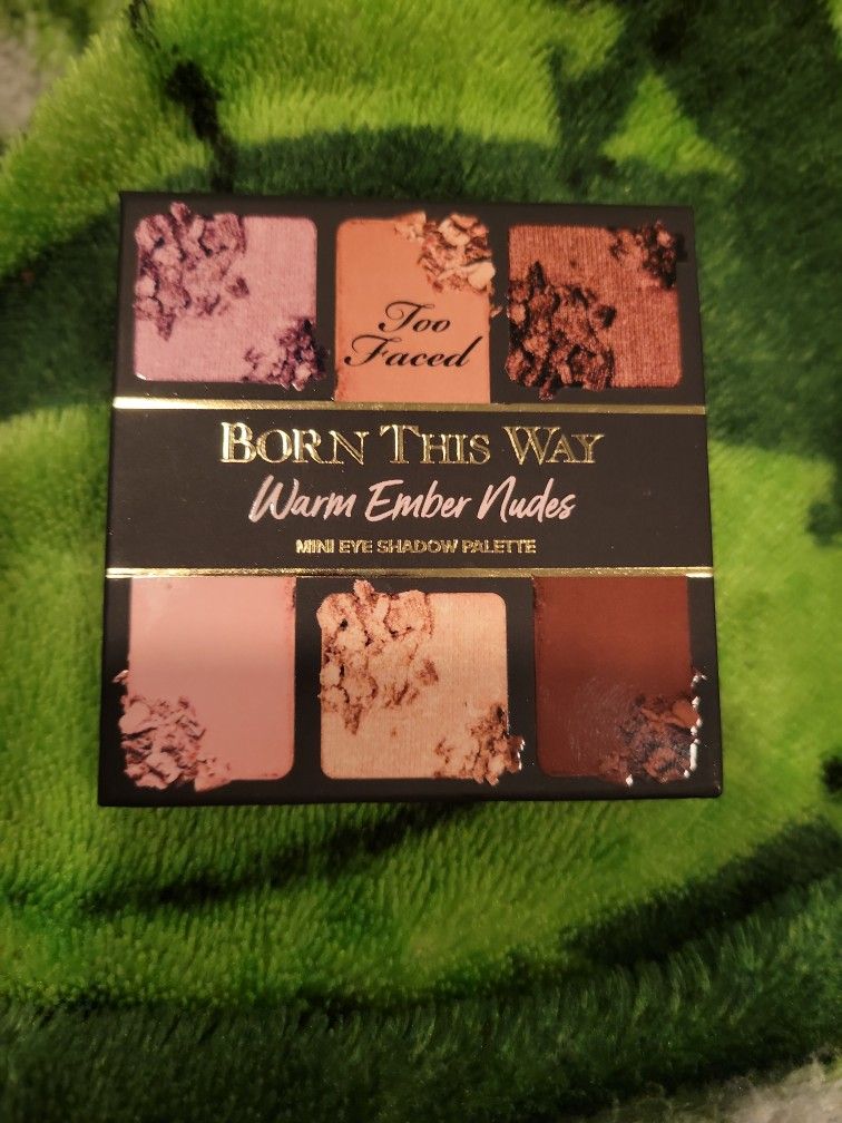 Too Faced Eye Shadow Pallette 