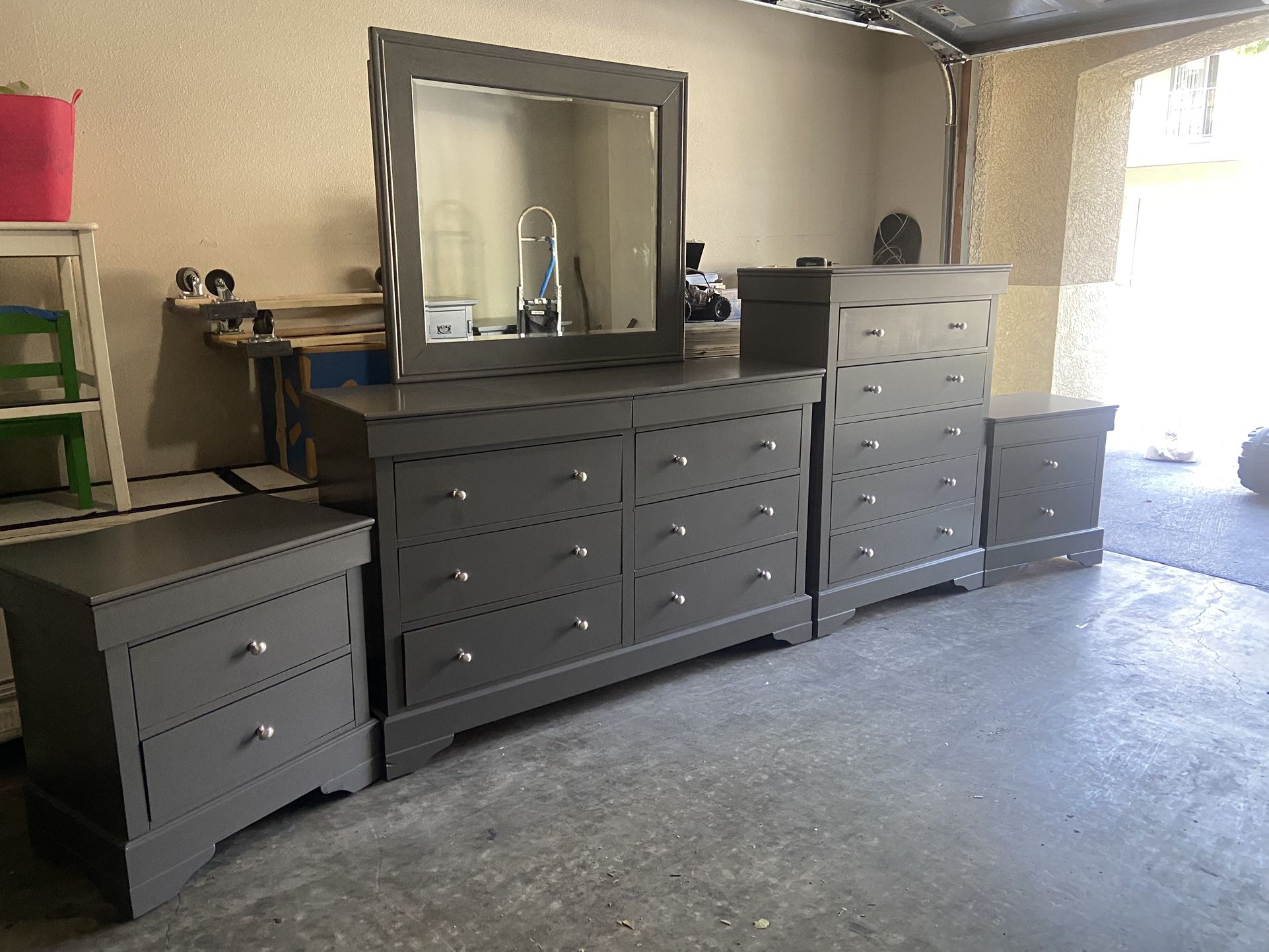 Dresser Set