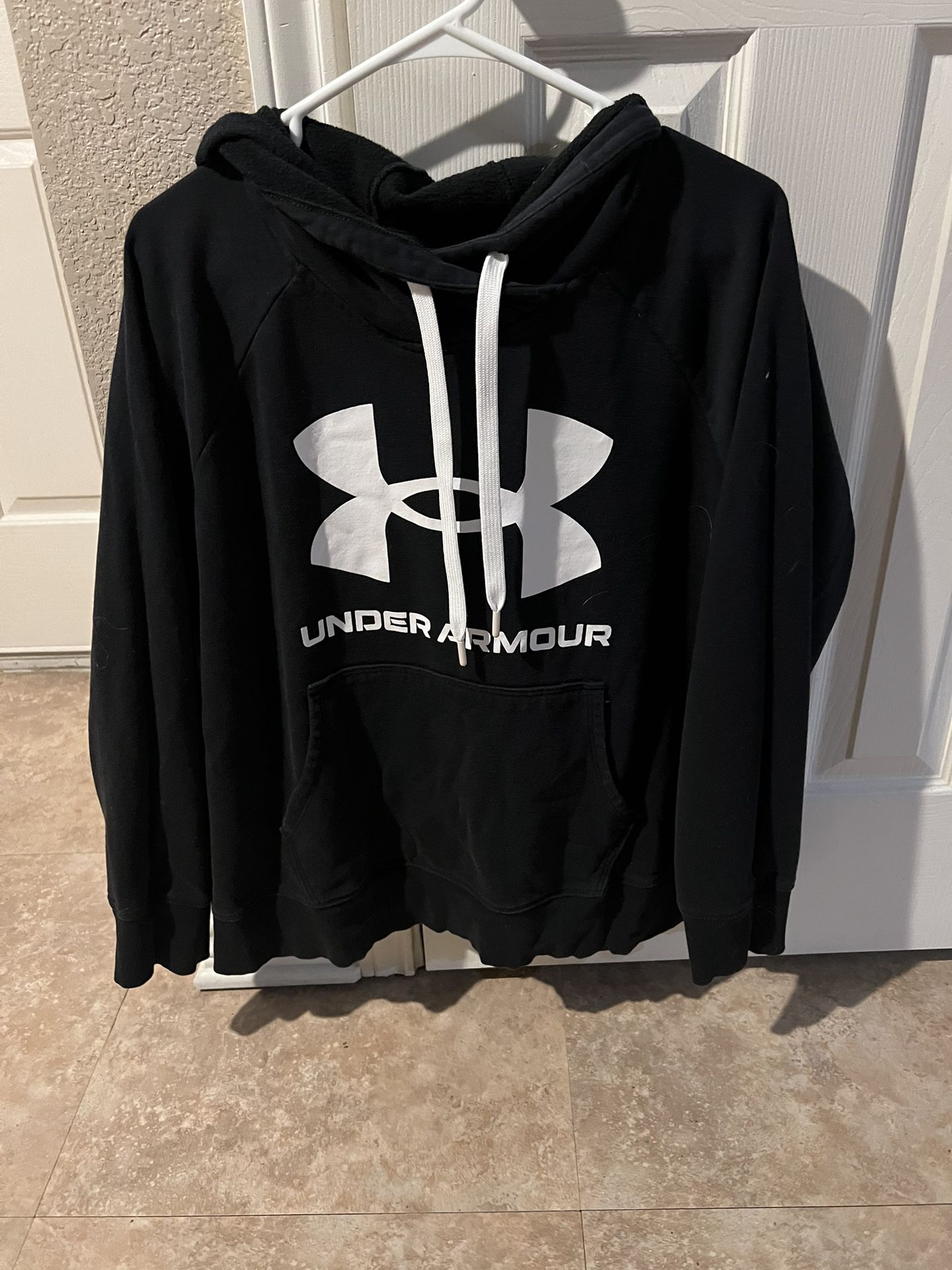 UA Women’s Sweatshirt 10 
