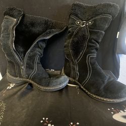 Bare Traps Women’s Black Suede Boots